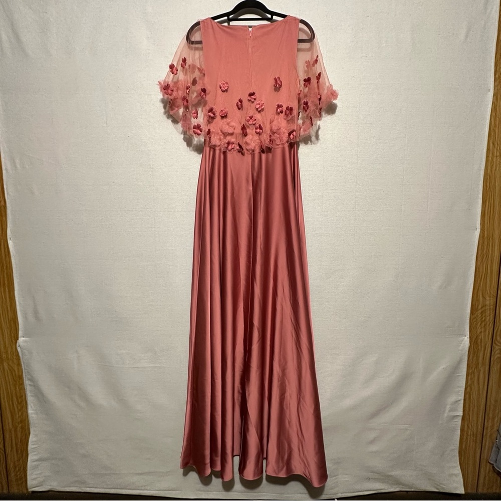 NWT Theia Illusion Cape Sleeve Gown - size 4 - Picture 2 of 6